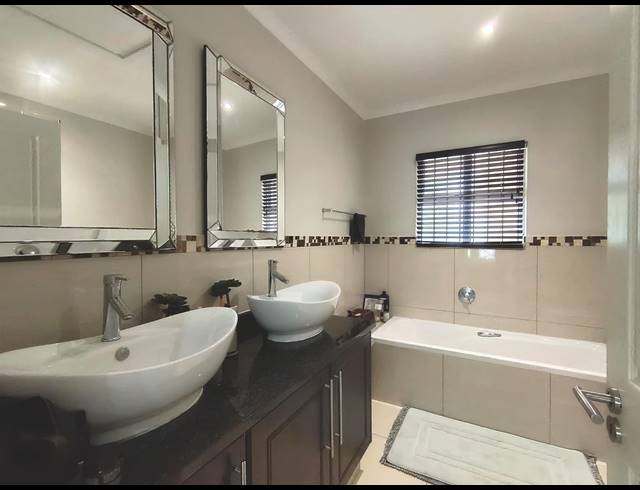 3 BEDROOM APARTMENT FOR SALE IN SHORTENS COUNTRY ESTATE